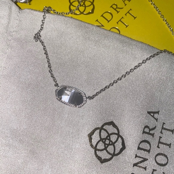 Kendra Scott Elisa Pendant Necklace - Picture 2 of 2
